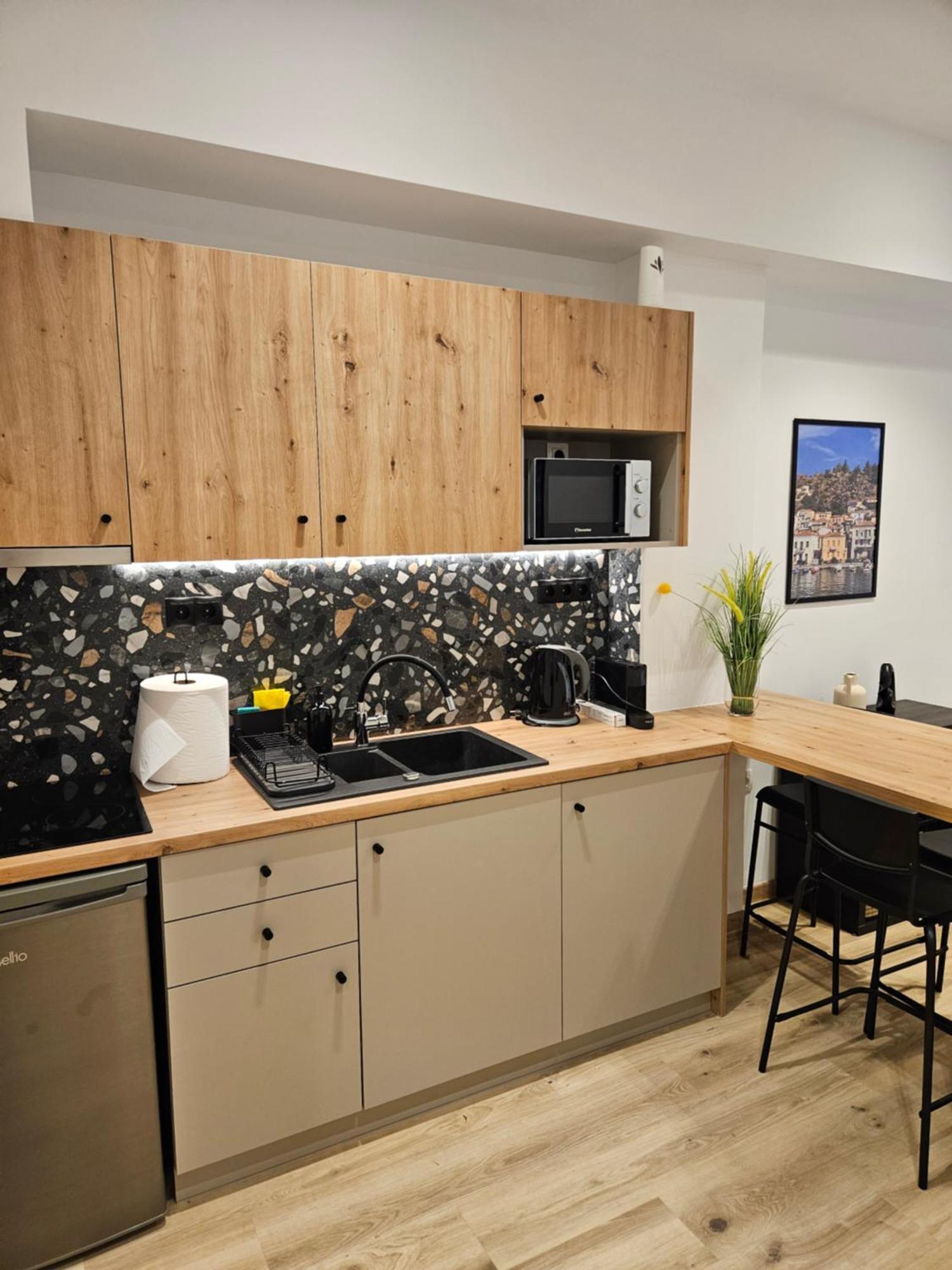 Sun Marco Apartments In Афины Номер фото